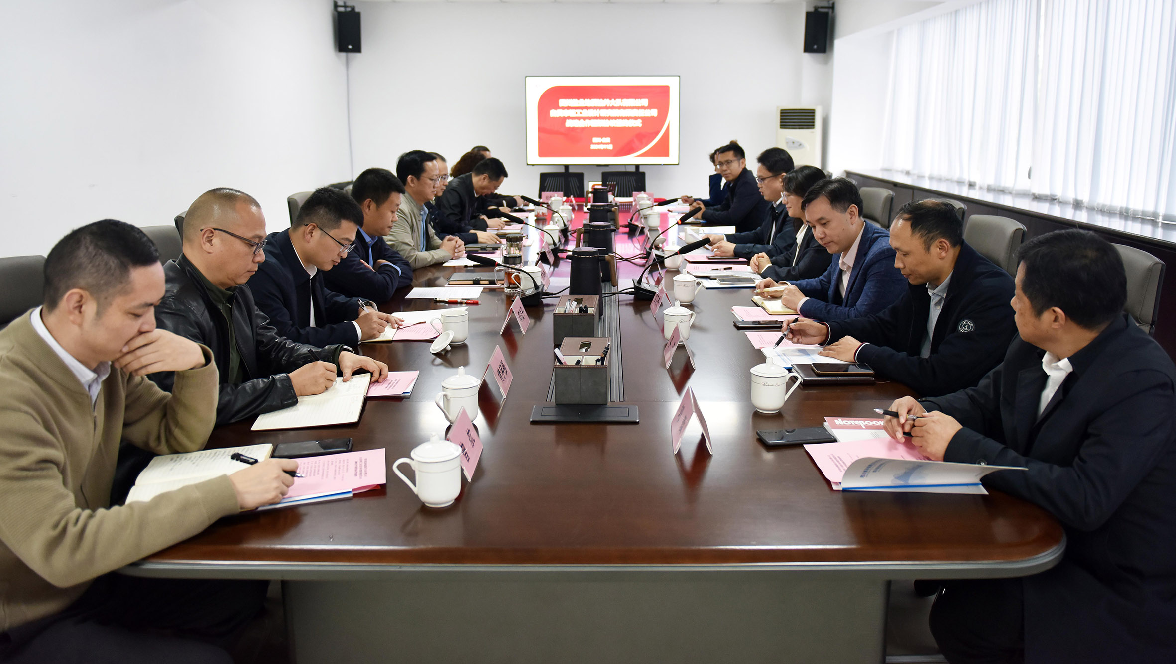 自貢輕工設(shè)研院與四川非金屬所簽訂戰(zhàn)略合作框架協(xié)議